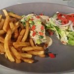 Pièce de boeuf avec une sauce au poivre