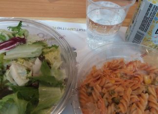 Repas semi-copieux crudités pâtes